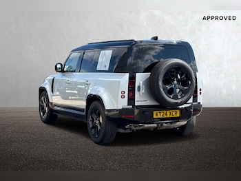 Used Land Rover Defender 110 2024 for sale - 75344101: Photo