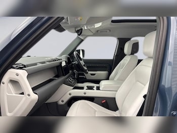 Used Land Rover Defender 2024 for sale - 77211560: Photo