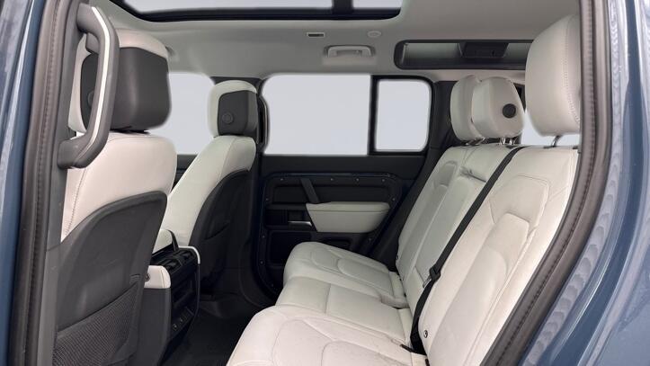 Used Land Rover Defender 2024 for sale - 77211560: Photo 4