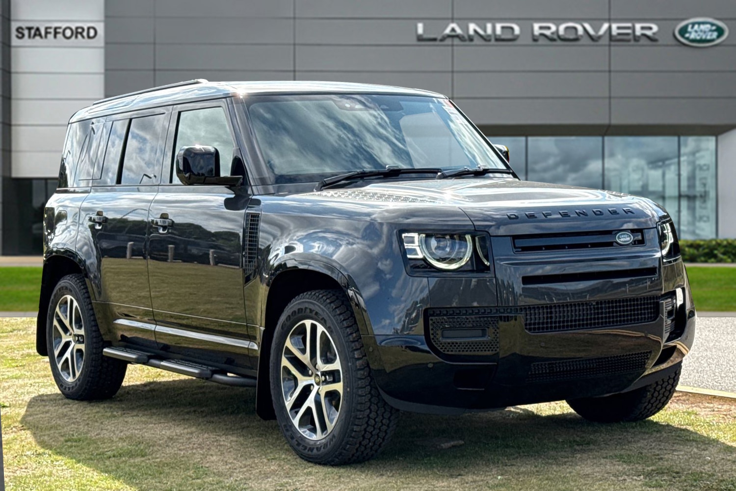 Used Land Rover Defender 110 2025 for sale - 75819777: Photo 1