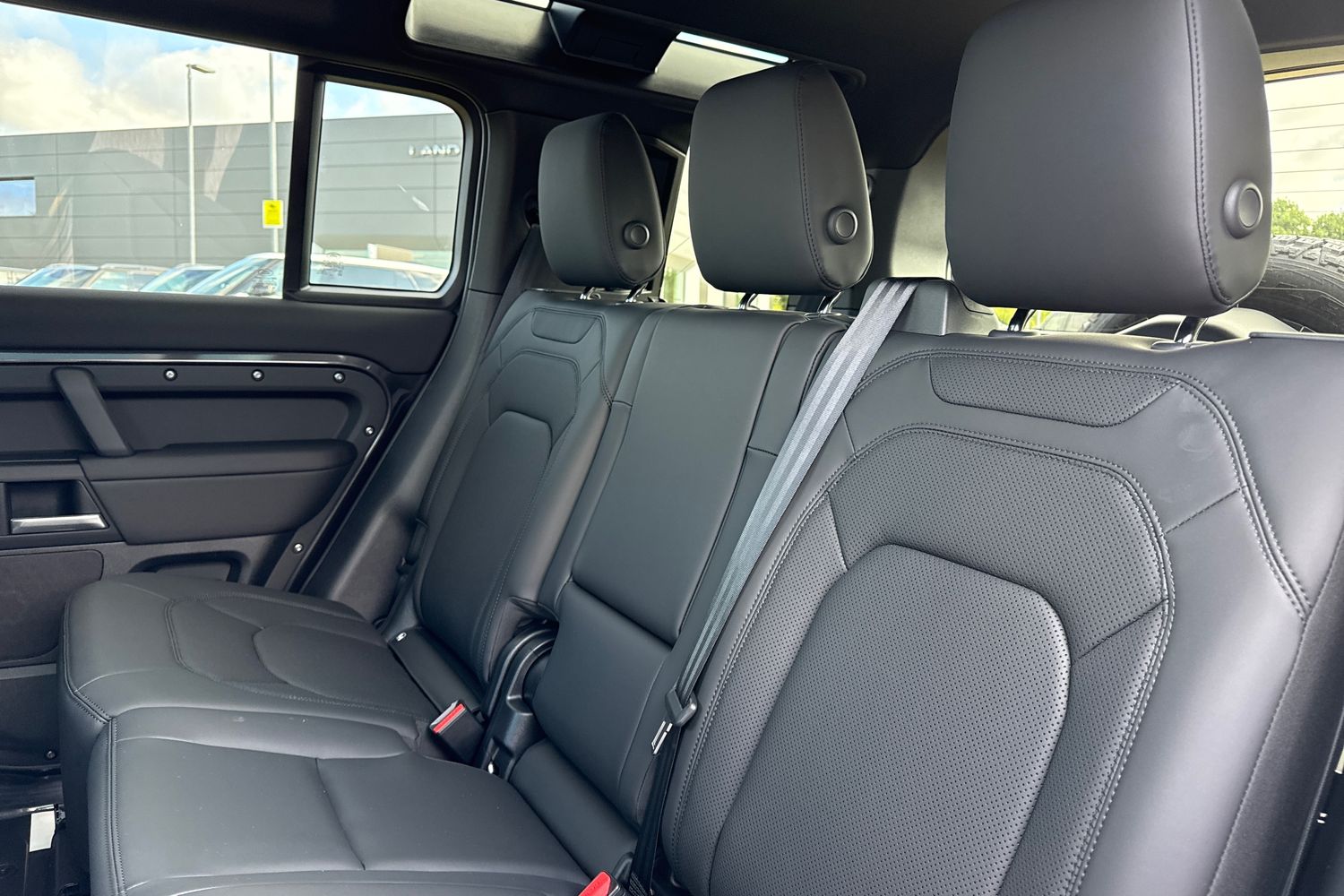 Used Land Rover Defender 110 2025 for sale - 75819777: Photo 13