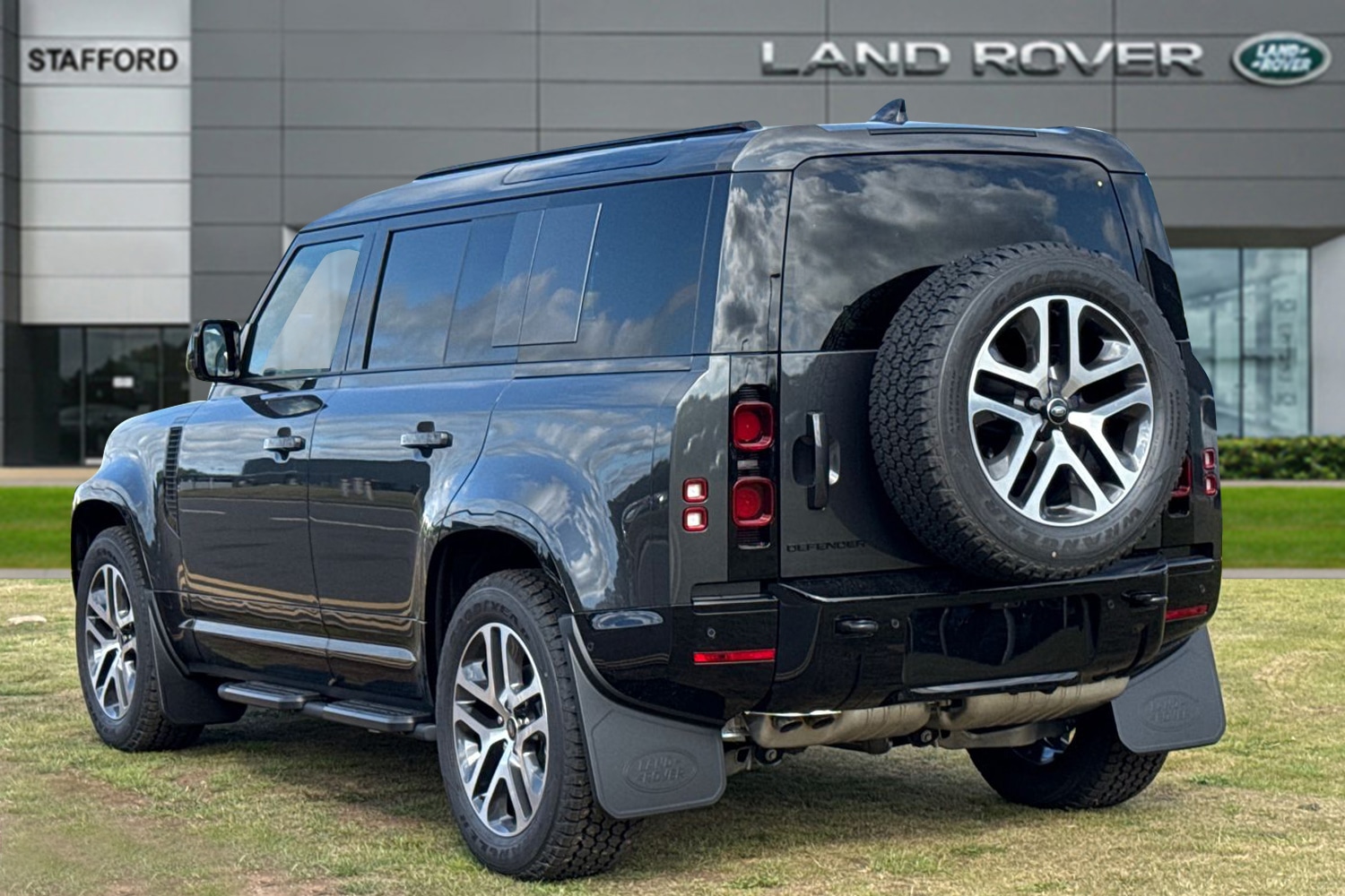 Used Land Rover Defender 110 2025 for sale - 75819777: Photo 2