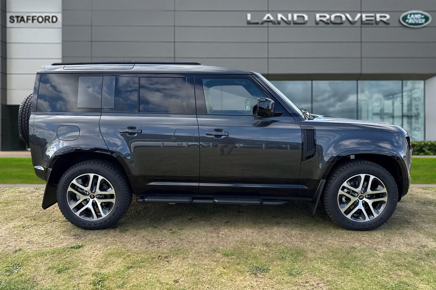Used Land Rover Defender 110 2025 for sale - 75819777: Photo 5