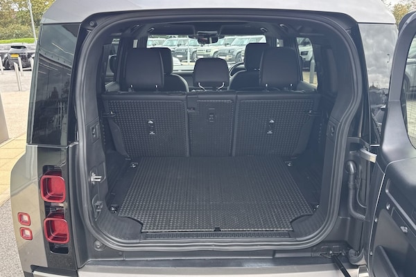 Used Land Rover Defender 110 2023 for sale - 76220295: Photo 11