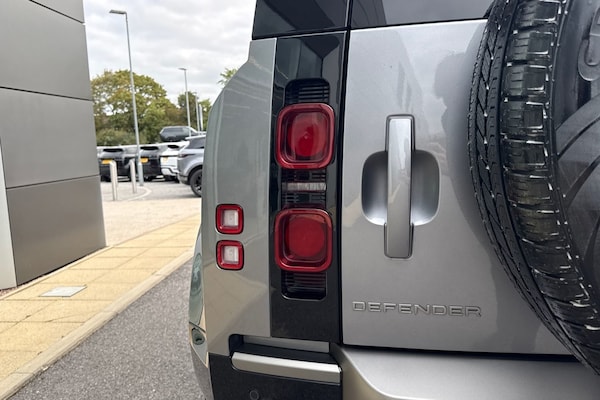 Used Land Rover Defender 110 2023 for sale - 76220295: Photo 27