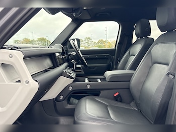Used Land Rover Defender 110 2023 for sale - 76220295: Photo 3