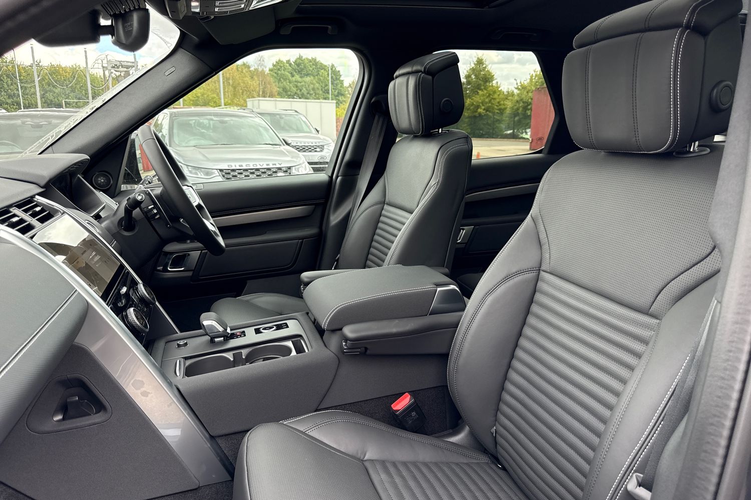 Used Land Rover Discovery 2026 for sale - 77297362: Photo 11