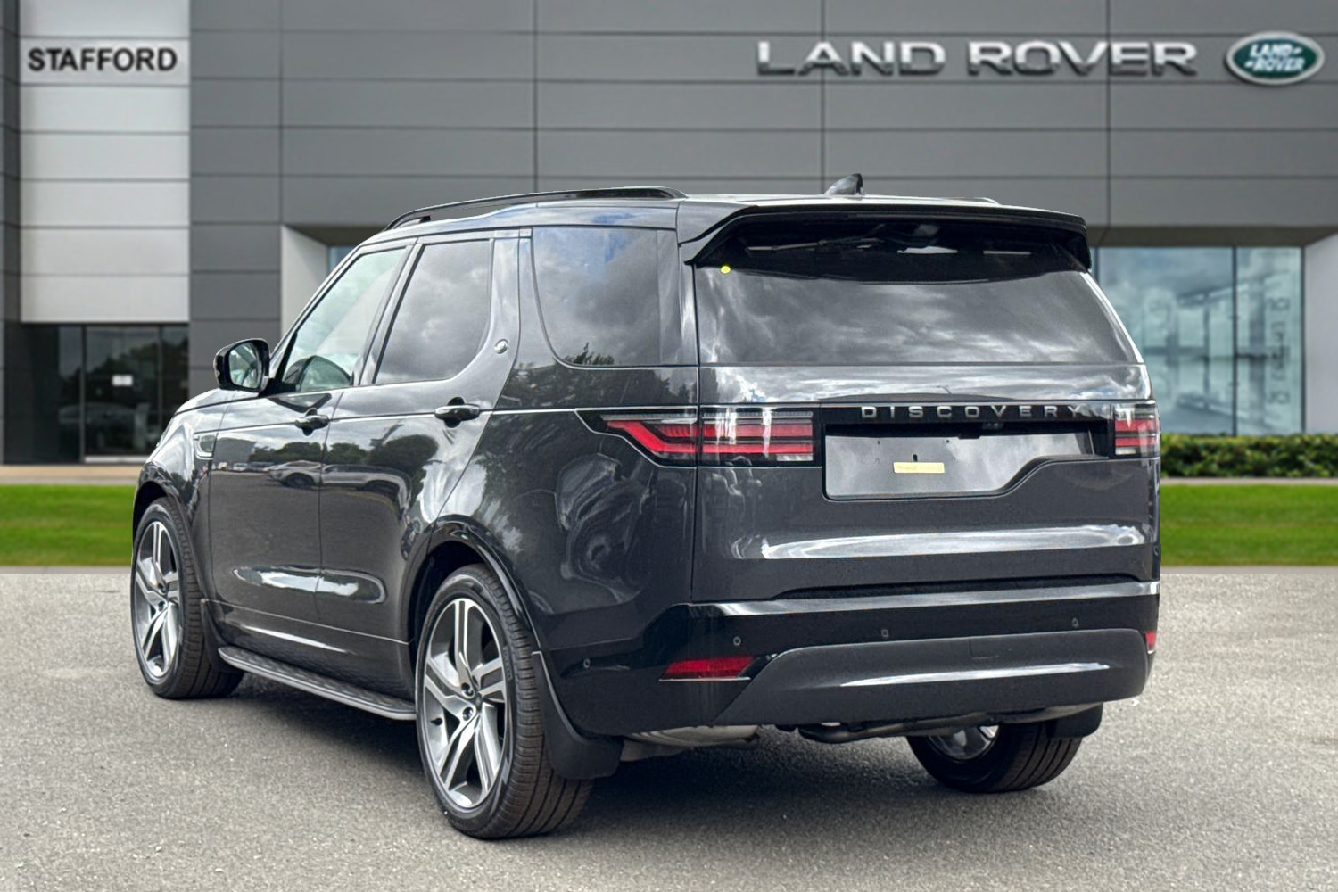 Used Land Rover Discovery 2026 for sale - 77297362: Photo 2