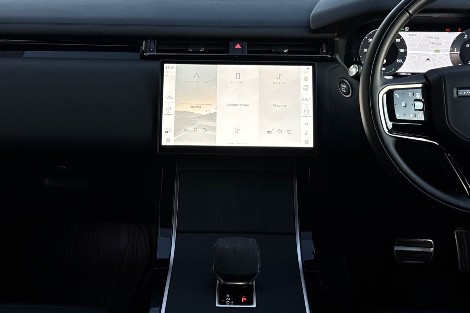 Used Land Rover Range Rover Velar 2025 for sale - 76649203: Photo 15