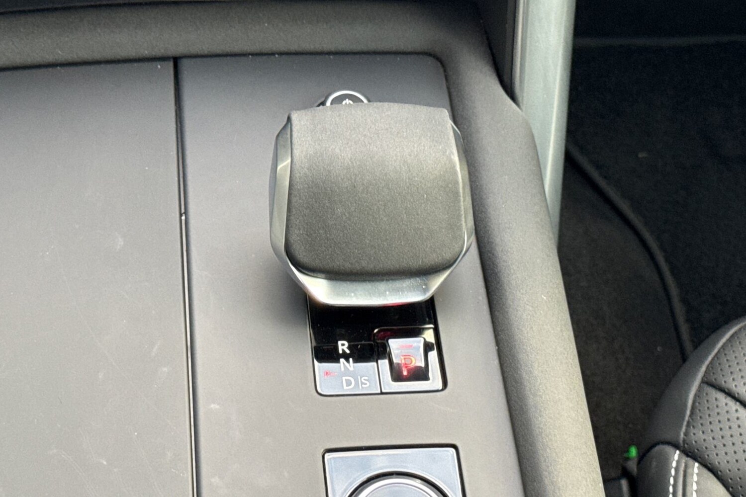 Used Land Rover Discovery 2024 for sale - 76855027: Photo 14