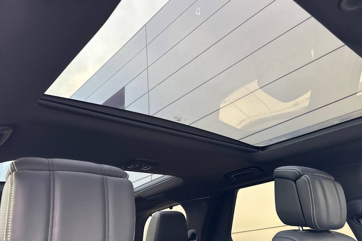 Used Land Rover Discovery 2024 for sale - 76855027: Photo 32