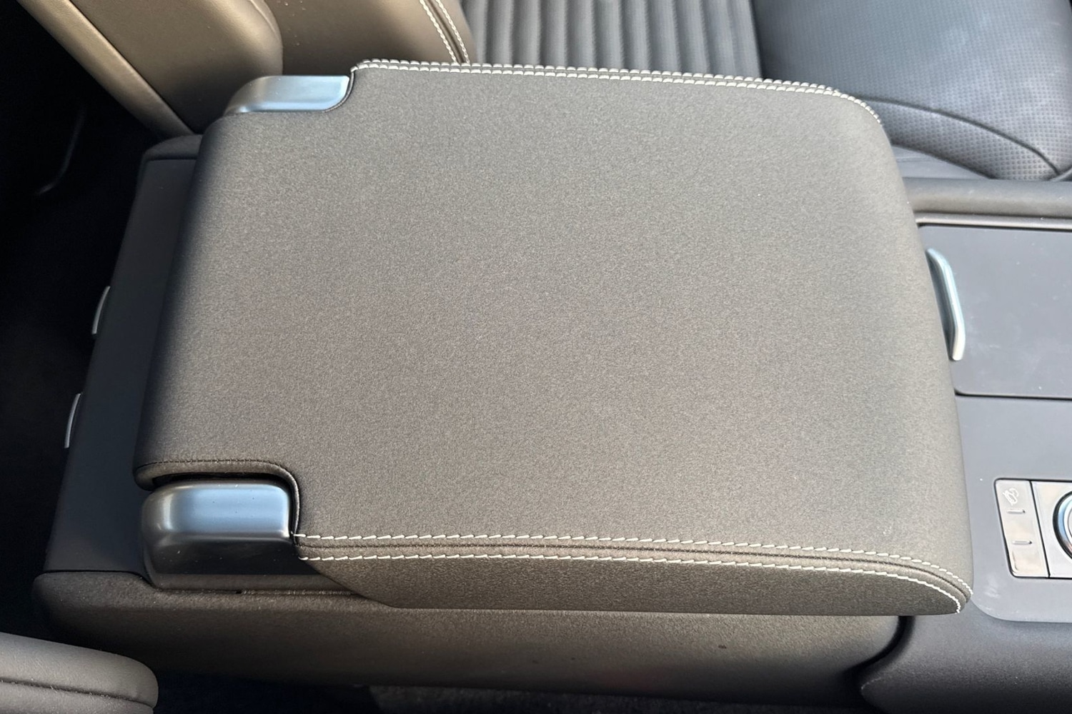 Used Land Rover Discovery 2024 for sale - 76855027: Photo 48