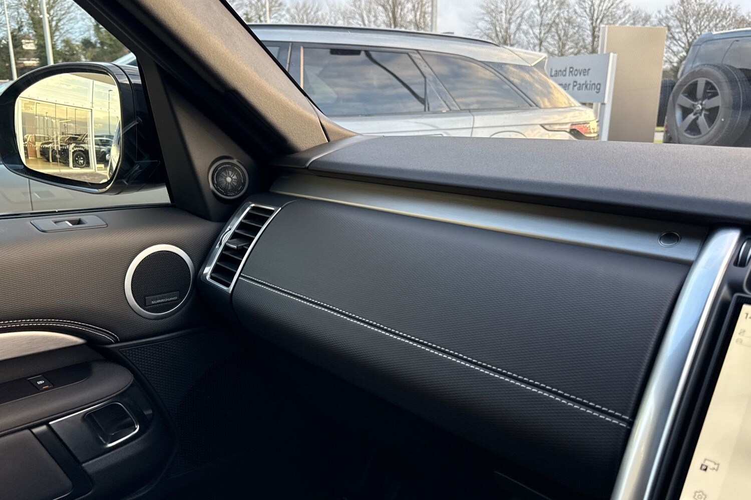 Used Land Rover Discovery 2024 for sale - 76855027: Photo 51