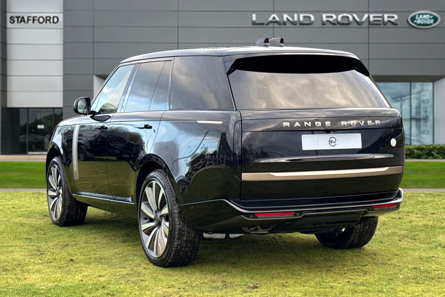 Used Land Rover Range Rover 2026 for sale - 77779666: Photo 2