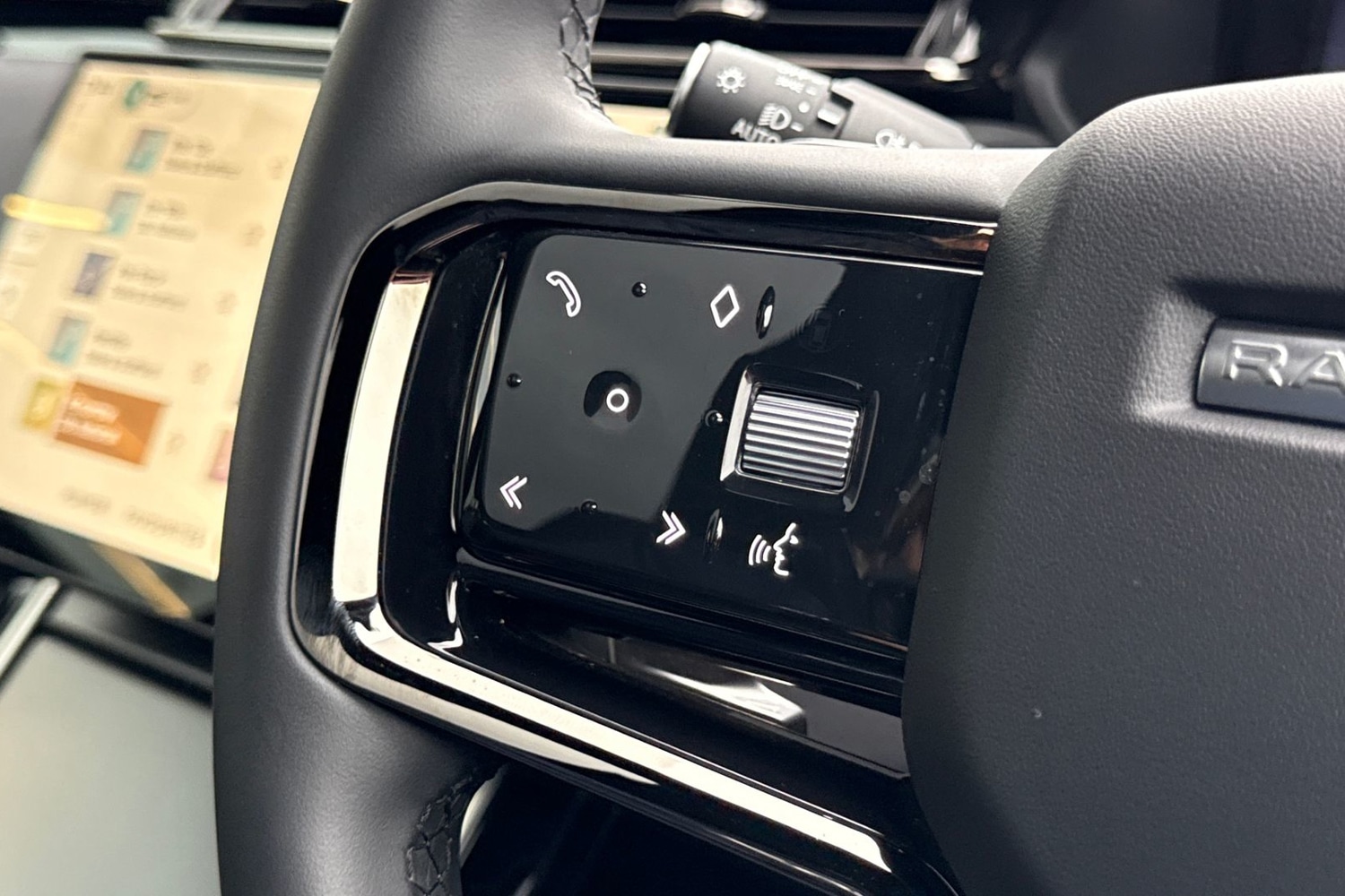 Used Land Rover Range Rover Velar 2023 for sale - 76476112: Photo 33