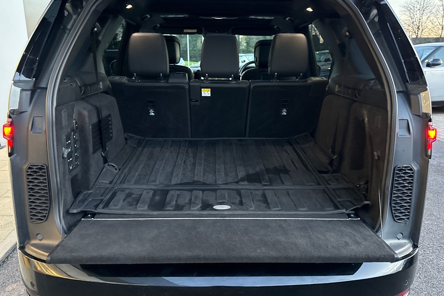 Used Land Rover Discovery 2023 for sale - 76662258: Photo 11