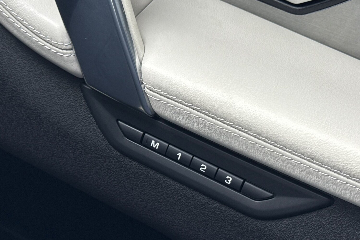 Used Land Rover Discovery Sport 2024 for sale - 76065318: Photo 25