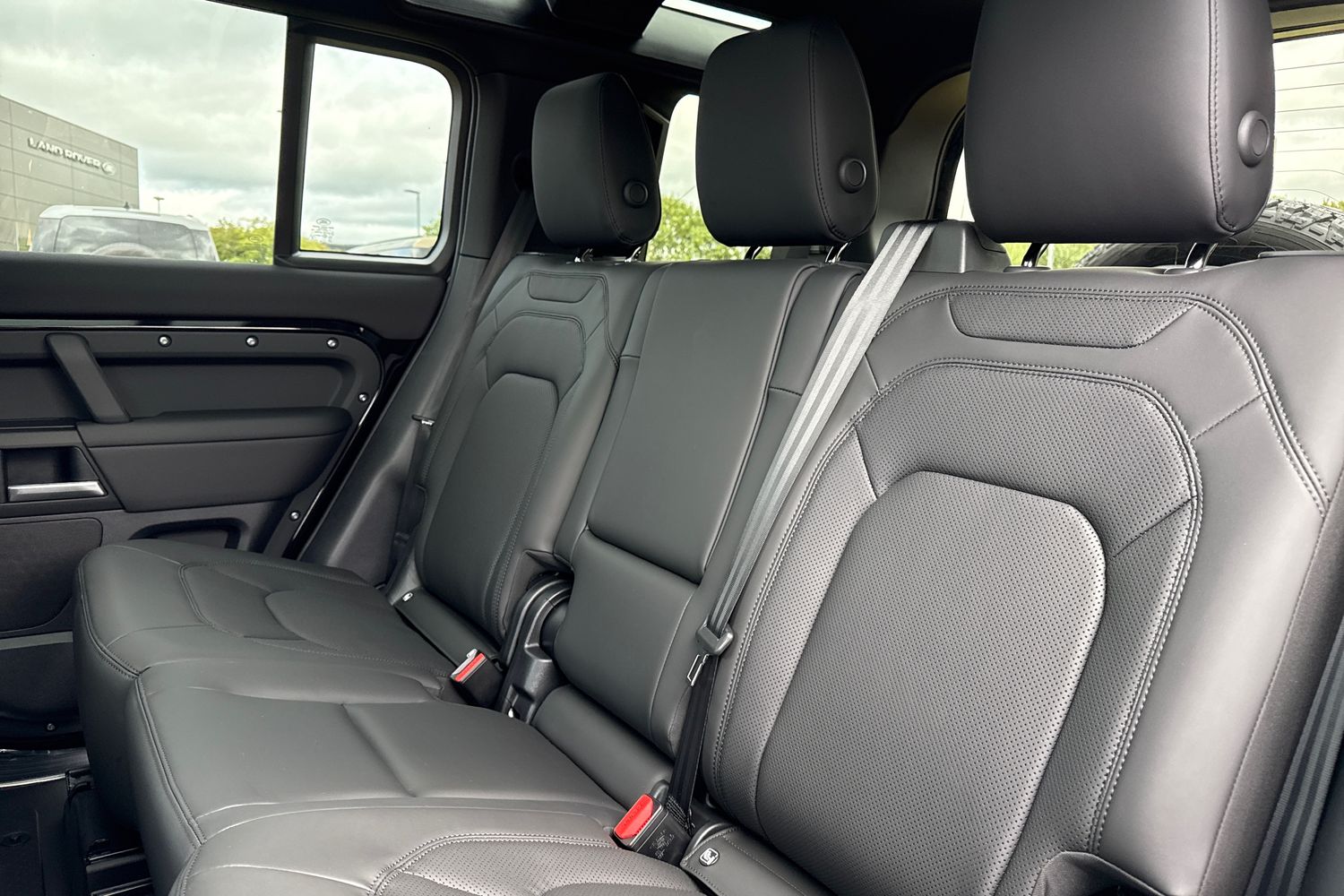 Used Land Rover Defender 110 2026 for sale - 77494096: Photo 13