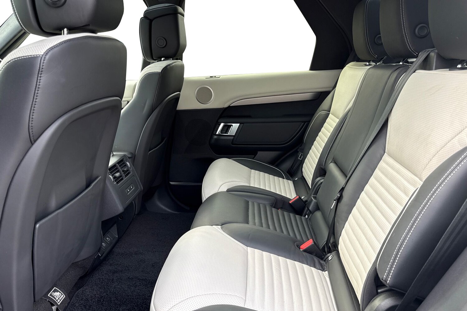 Used Land Rover Discovery 2024 for sale - 76128580: Photo 4