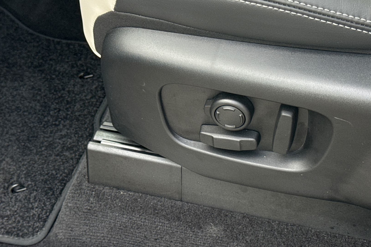 Used Land Rover Discovery 2024 for sale - 76128580: Photo 40
