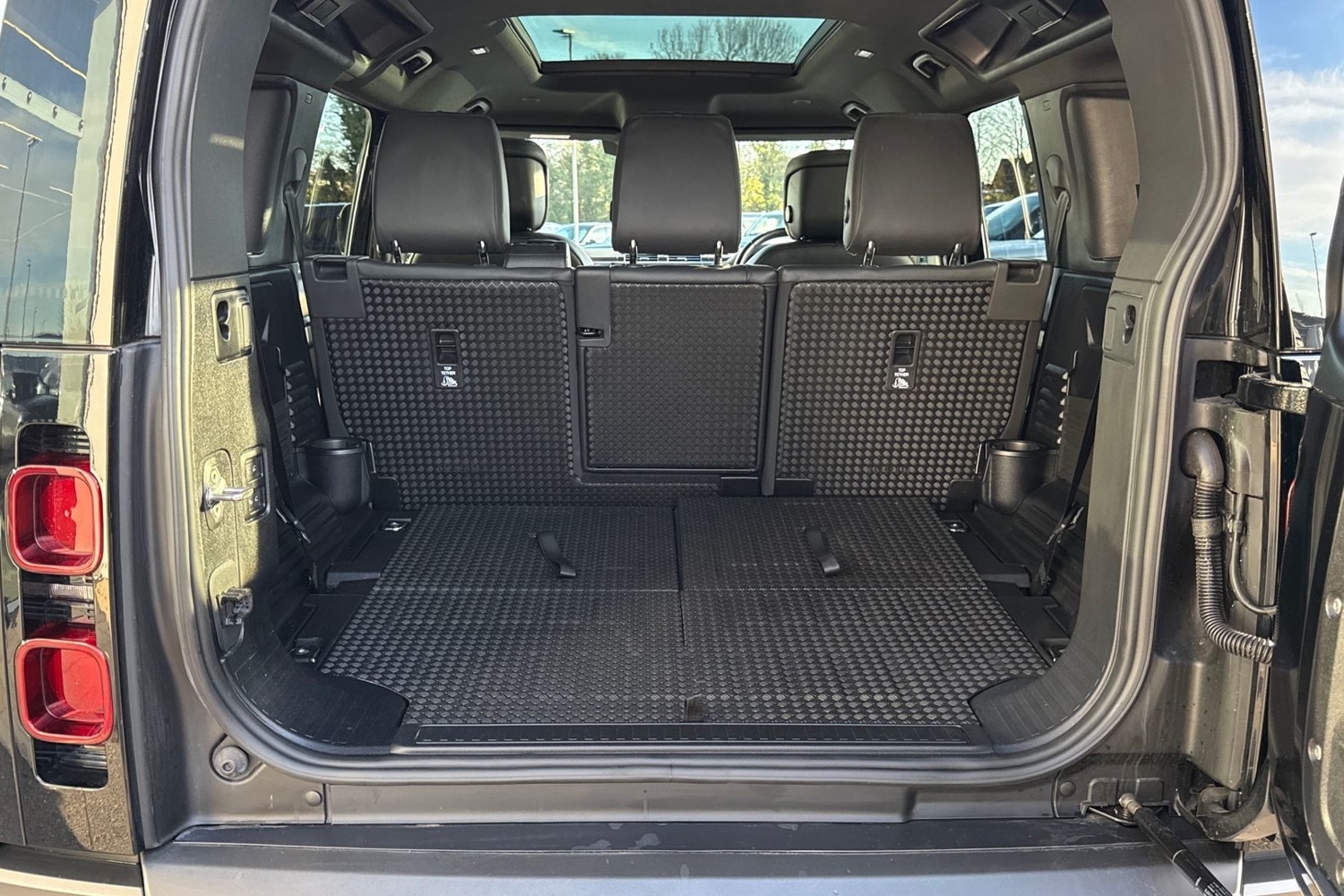 Used Land Rover Defender 110 2024 for sale - 76662255: Photo 11