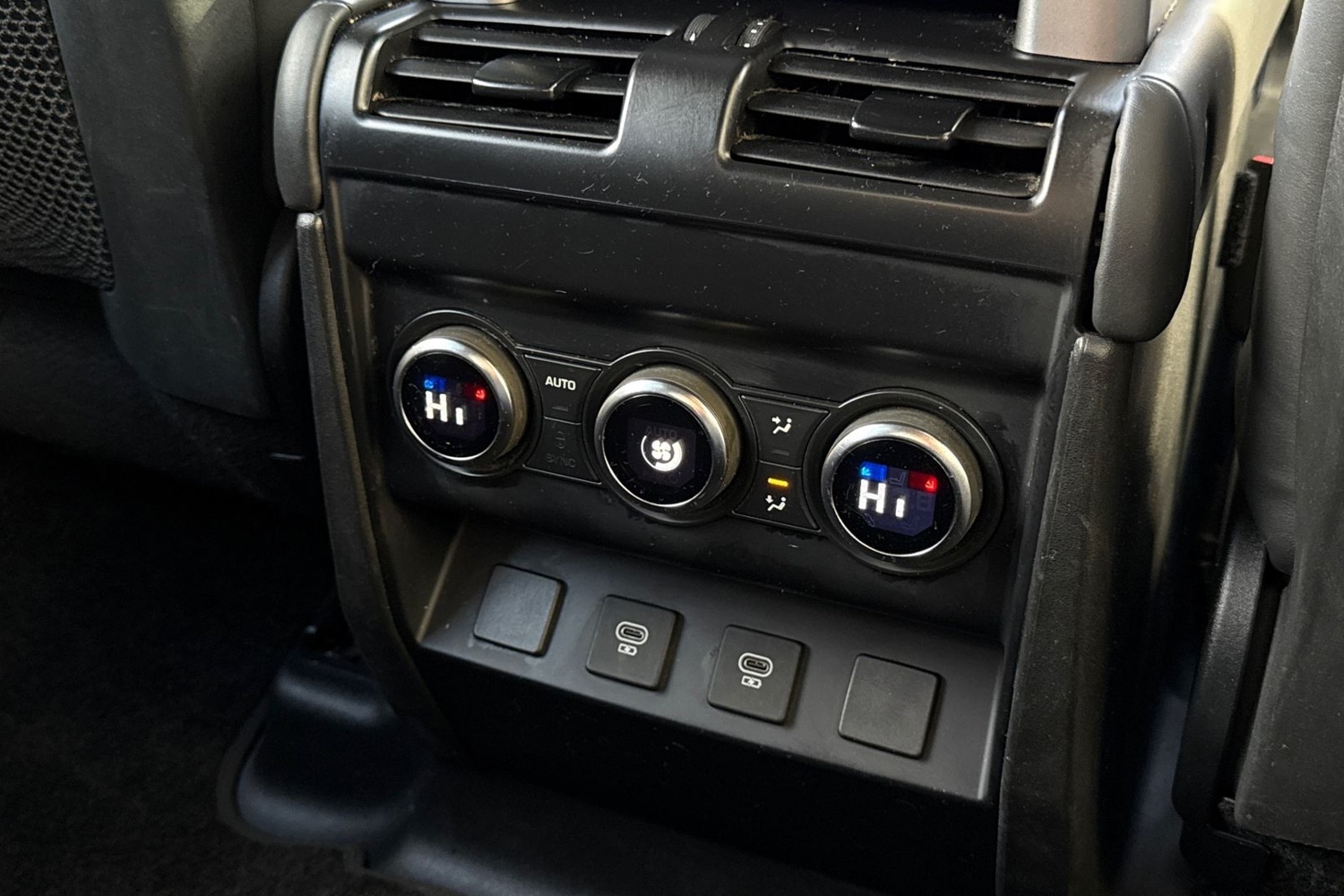 Used Land Rover Defender 110 2024 for sale - 76662255: Photo 19