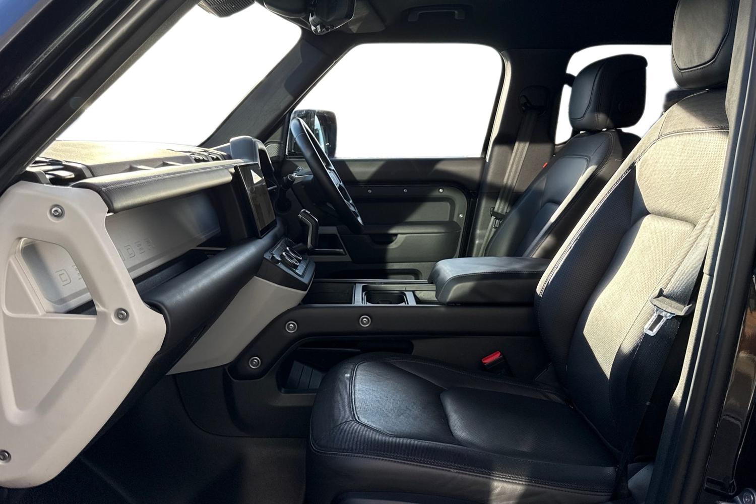 Used Land Rover Defender 110 2024 for sale - 76662255: Photo 3