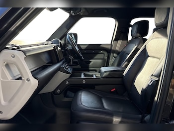 Used Land Rover Defender 110 2024 for sale - 76662255: Photo
