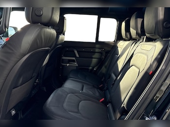 Used Land Rover Defender 110 2024 for sale - 76662255: Photo