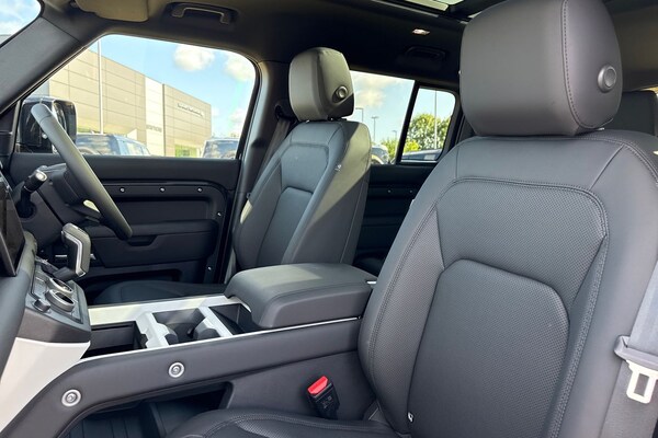 Used Land Rover Defender 110 2025 for sale - 75524960: Photo 11