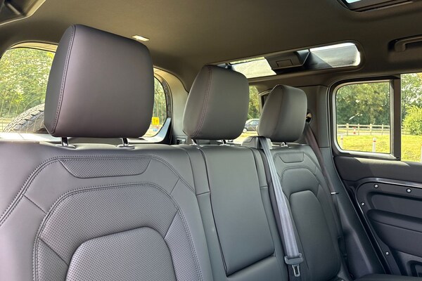 Used Land Rover Defender 110 2025 for sale - 75524960: Photo 12