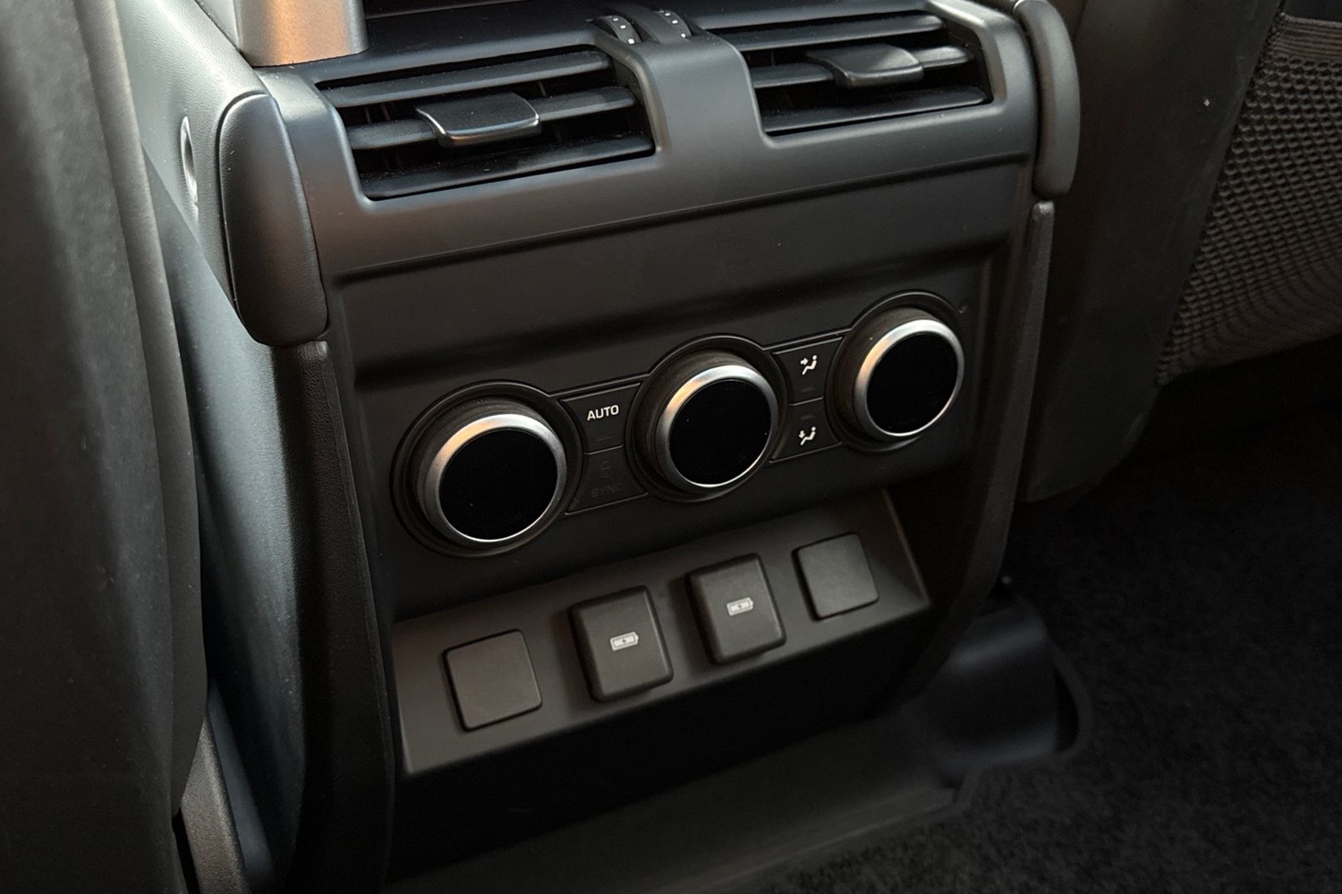 Used Land Rover Defender 2023 for sale - 77048475: Photo 18