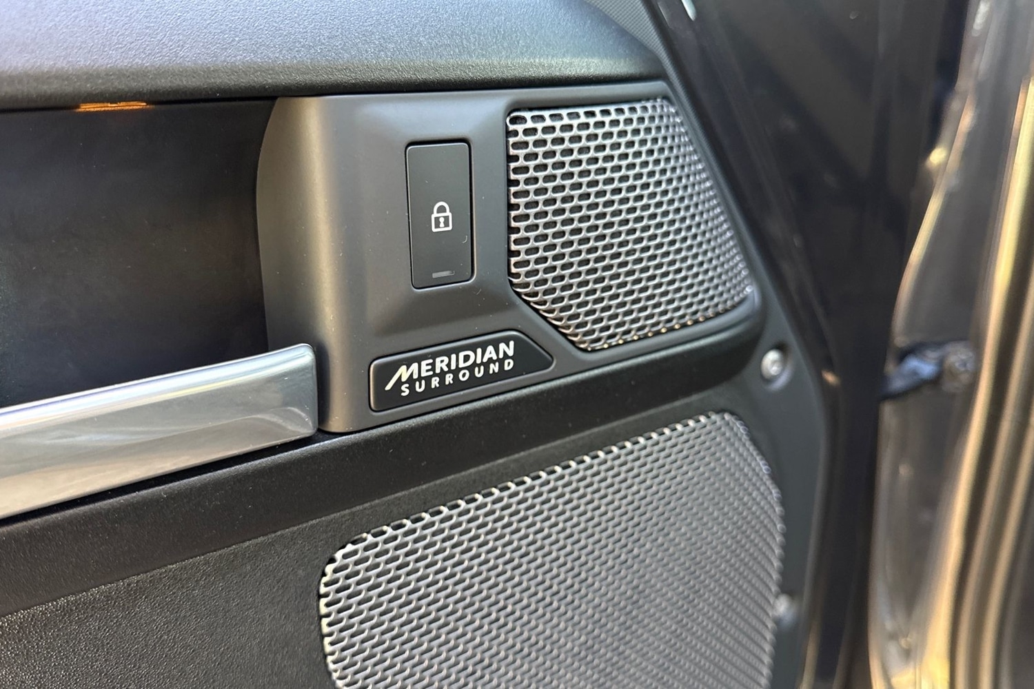 Used Land Rover Defender 2023 for sale - 77048475: Photo 24