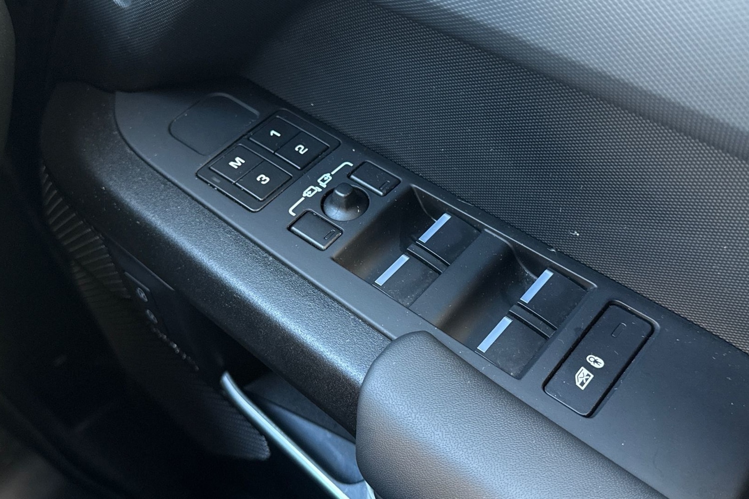 Used Land Rover Defender 2023 for sale - 77048475: Photo 25