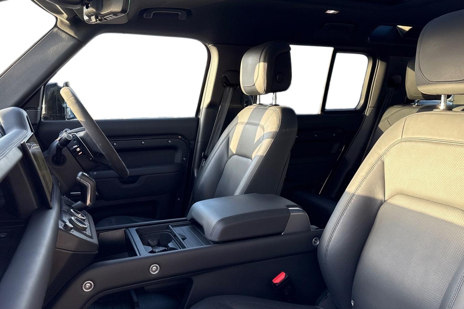 Used Land Rover Defender 2023 for sale - 77048475: Photo 3