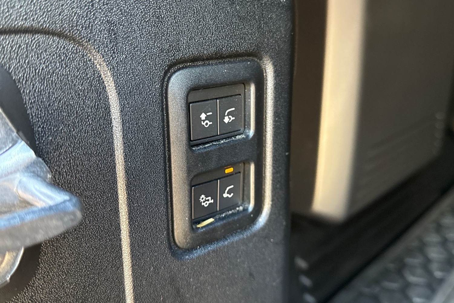 Used Land Rover Defender 2023 for sale - 77048475: Photo 37