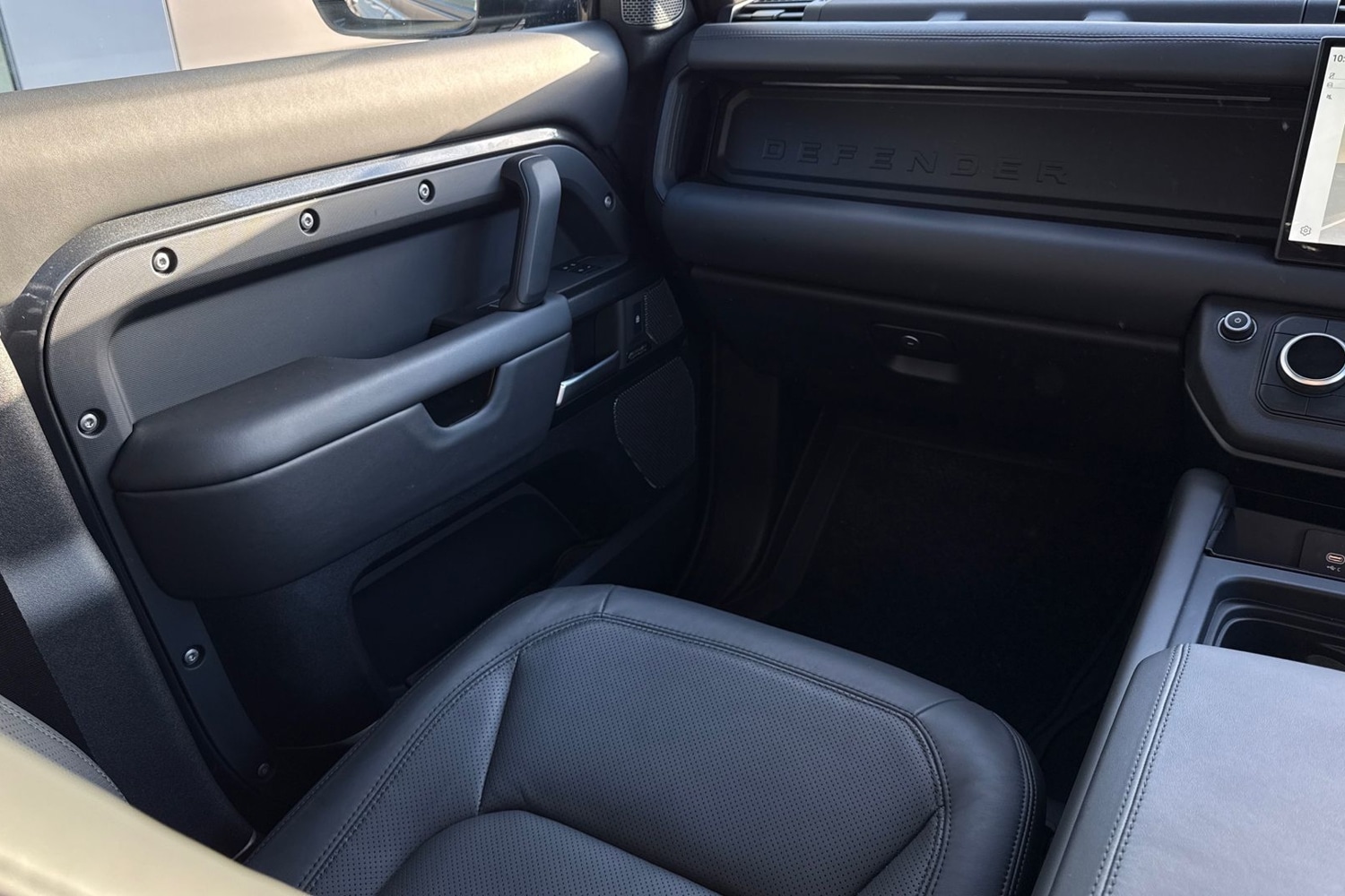 Used Land Rover Defender 2023 for sale - 77048475: Photo 43