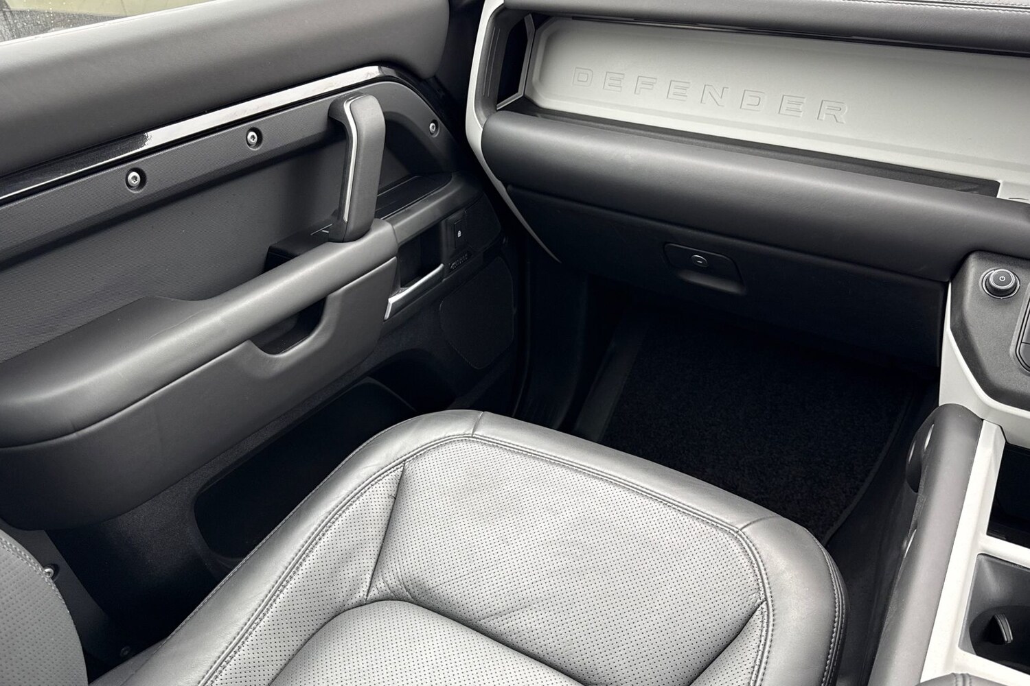 Used Land Rover Defender 90 2024 for sale - 77654337: Photo 45