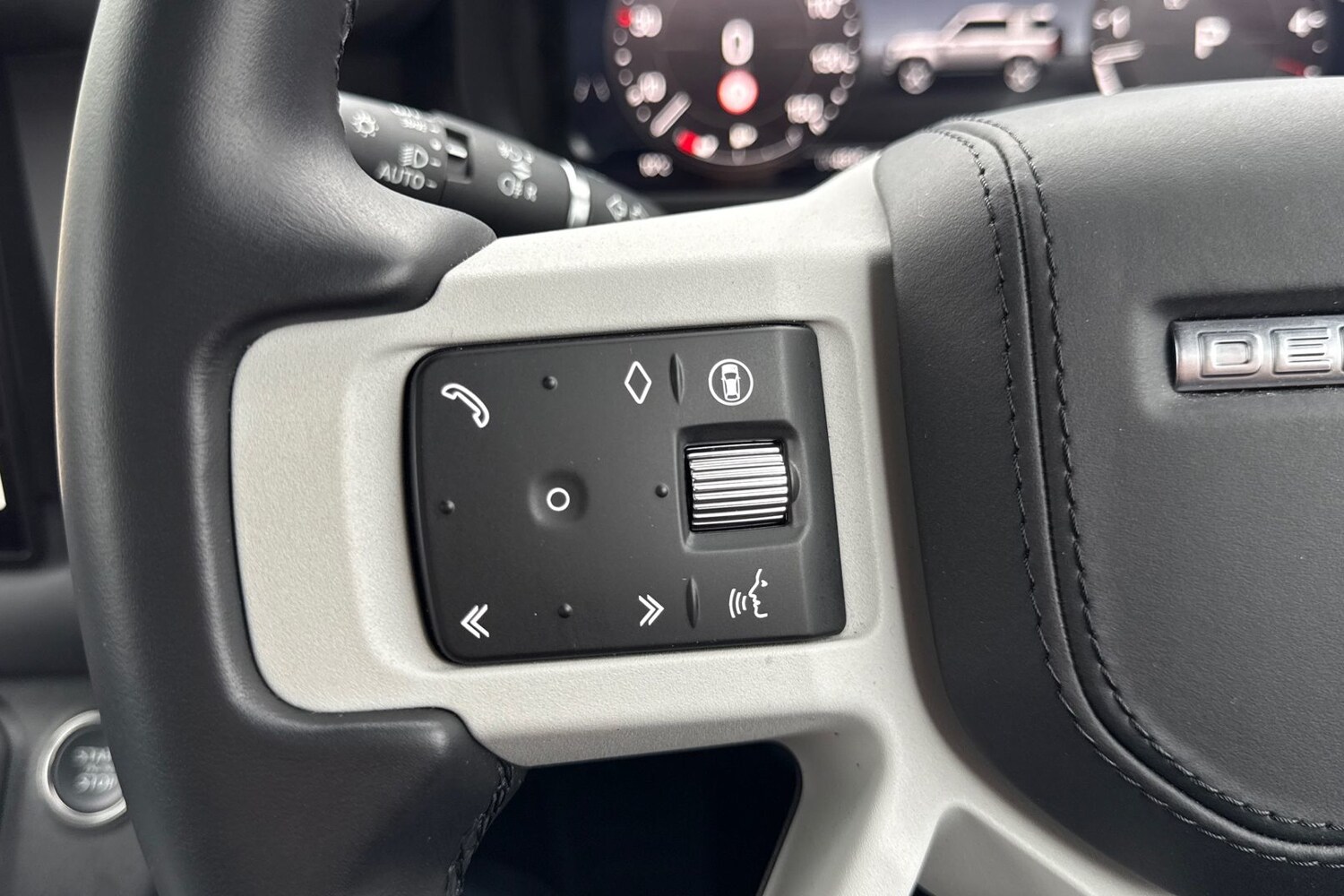 Used Land Rover Defender 90 2024 for sale - 77654337: Photo 47