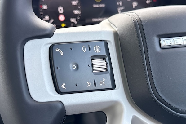 Used Land Rover Defender 110 2025 for sale - 75787282: Photo 17