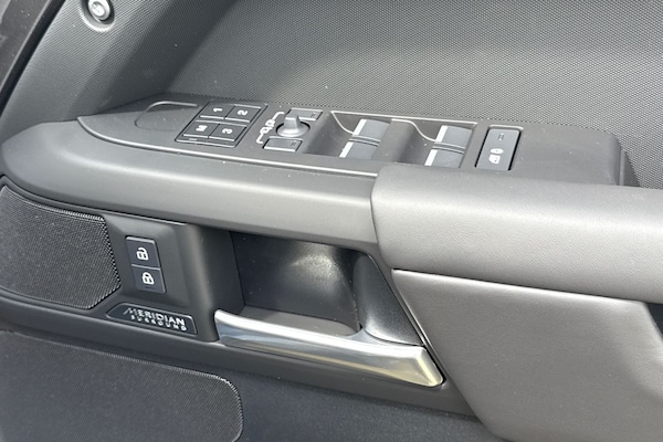 Used Land Rover Defender 110 2025 for sale - 75787282: Photo 25