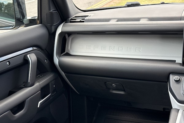 Used Land Rover Defender 110 2025 for sale - 75787282: Photo 26