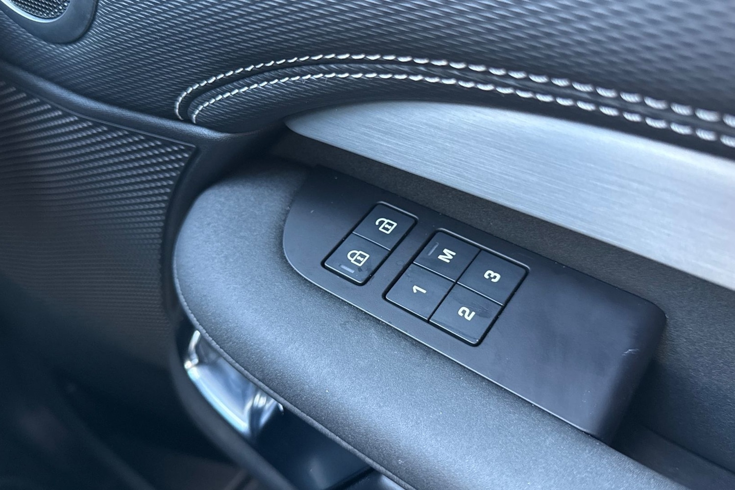 Used Land Rover Discovery 2024 for sale - 77128761: Photo 25