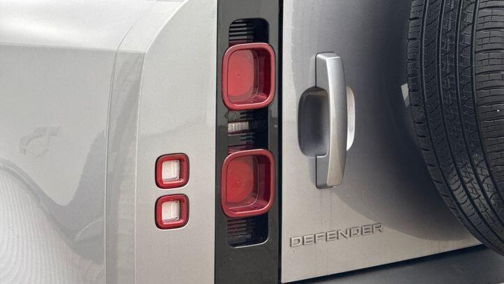 Used Land Rover Defender 2023 for sale - 77368569: Photo 18