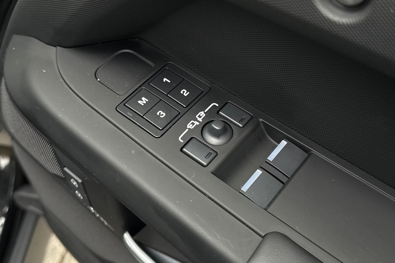 Used Land Rover Defender 90 2025 for sale - 77654235: Photo 26