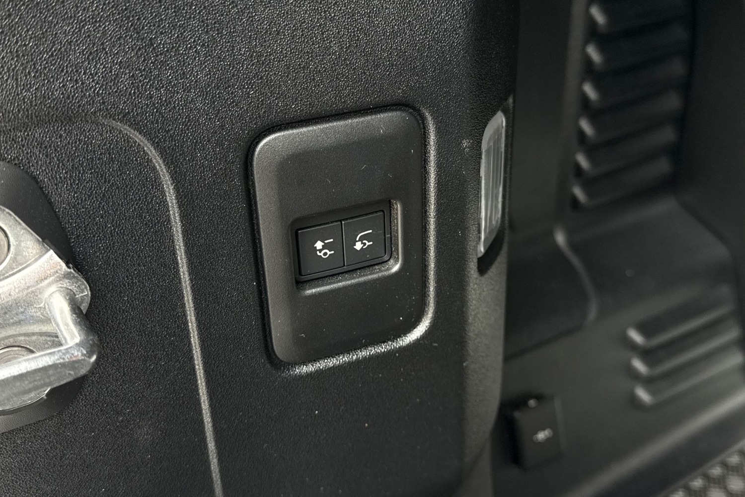 Used Land Rover Defender 90 2025 for sale - 77654235: Photo 38