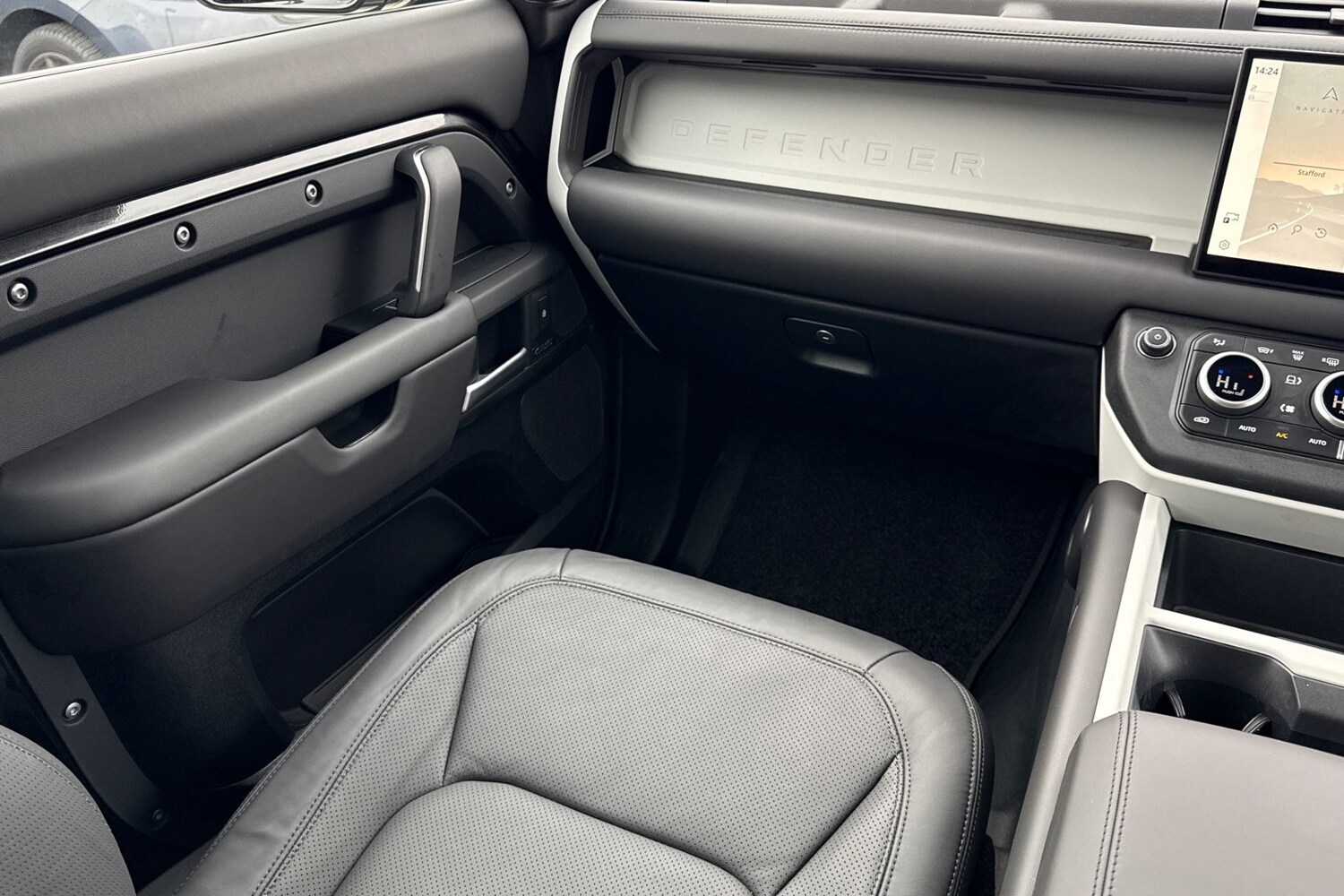Used Land Rover Defender 90 2025 for sale - 77654235: Photo 44