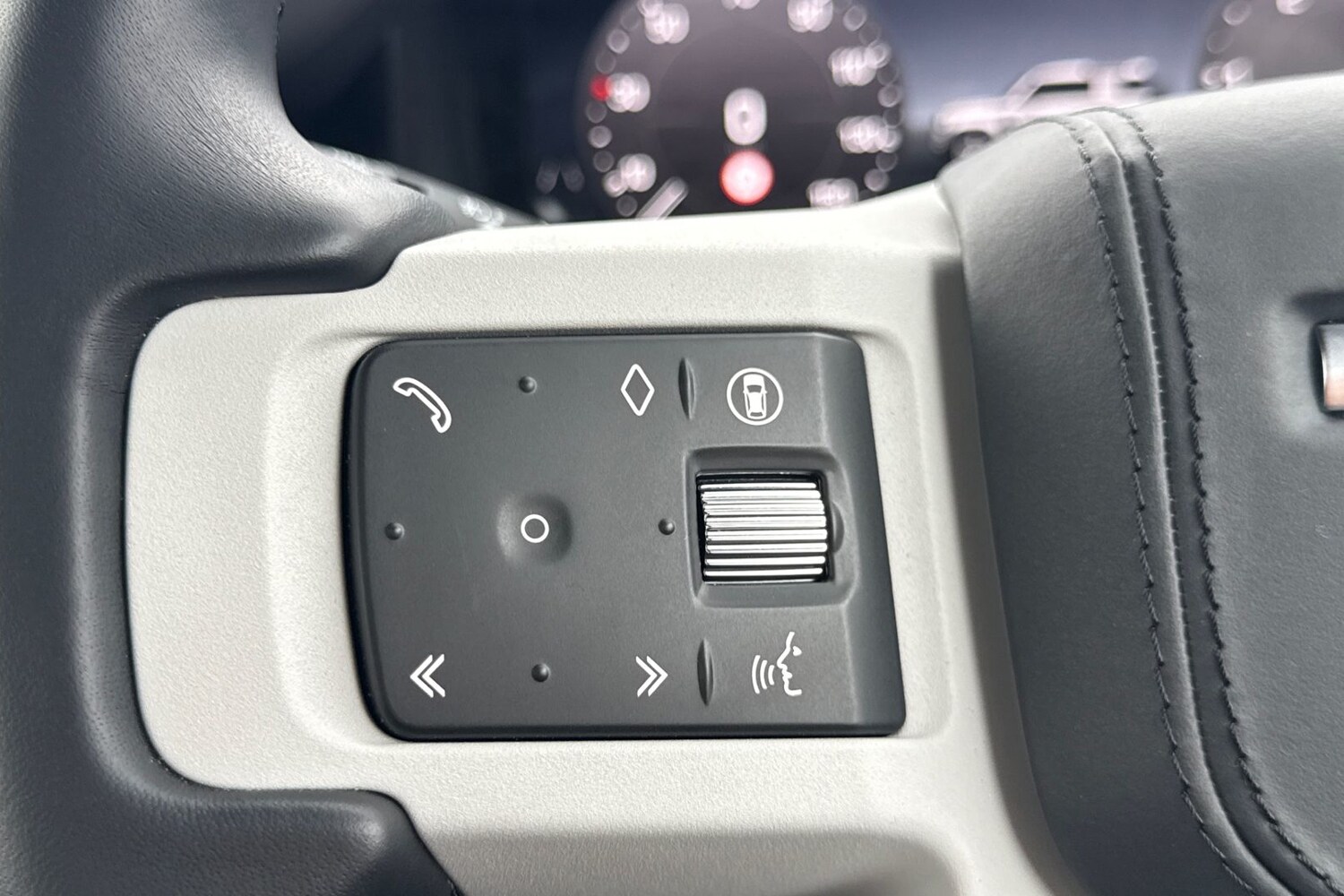 Used Land Rover Defender 90 2025 for sale - 77654235: Photo 46