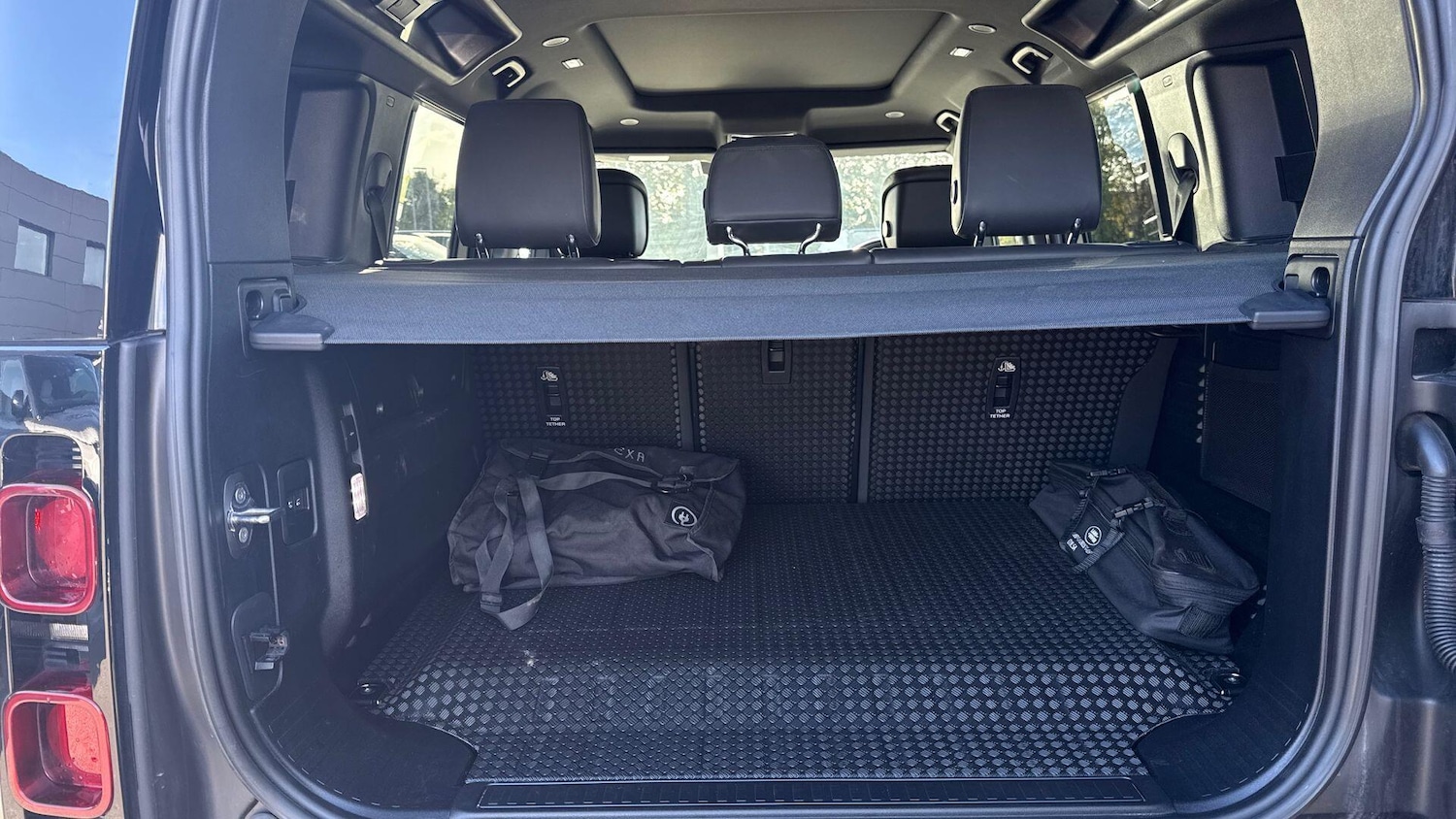 Used Land Rover Defender 2023 for sale - 76985238: Photo 11