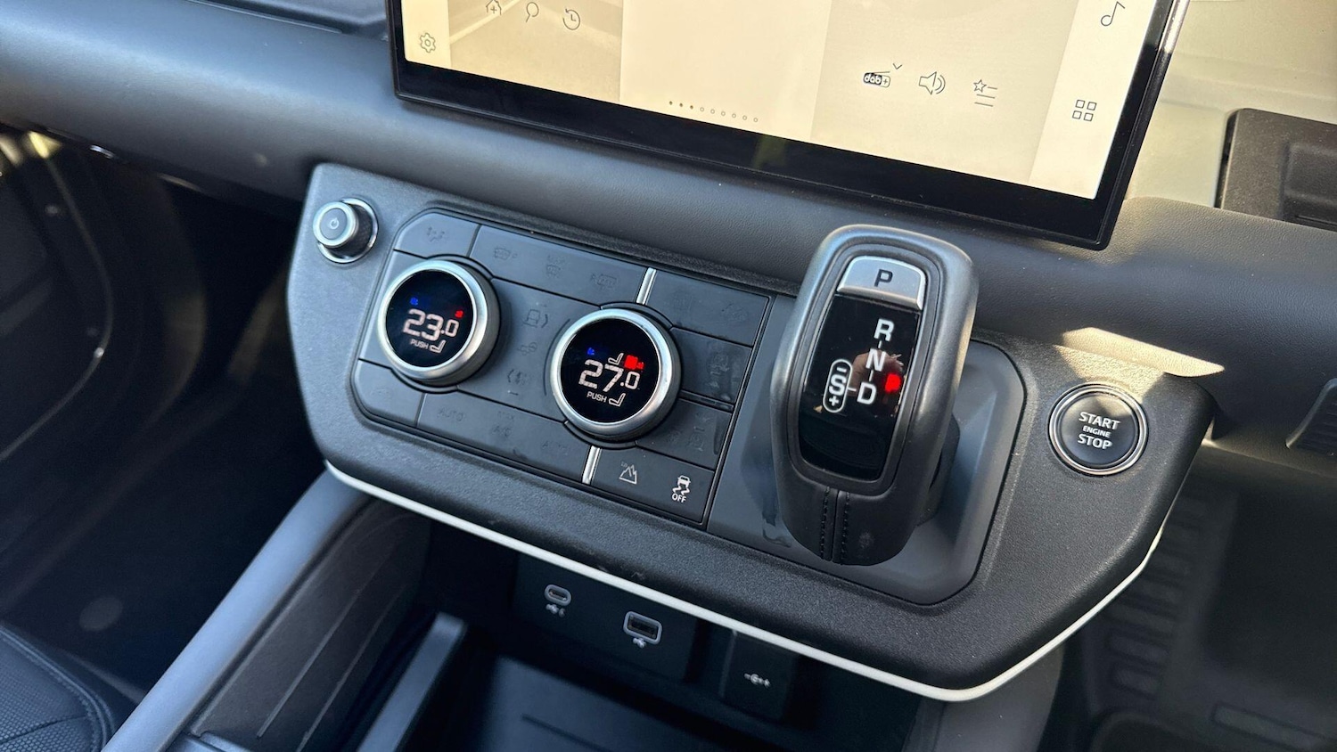 Used Land Rover Defender 2023 for sale - 76985238: Photo 14